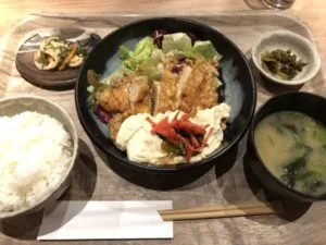 はかた地どりをリーズナブルに味わえる　福栄組合博多川端店　おすすめ定食ランチ 4