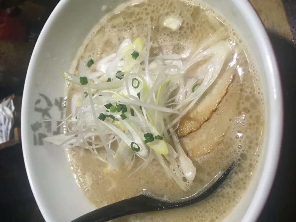 行列ができるラーメン屋【ラーメン海鳴】 2