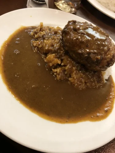 昔から続く川端の名店バークレー　噂のハンカレーを食す