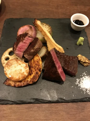 【大名】選りすぐりの肉料理とワイン!『肉屋うたがわ』