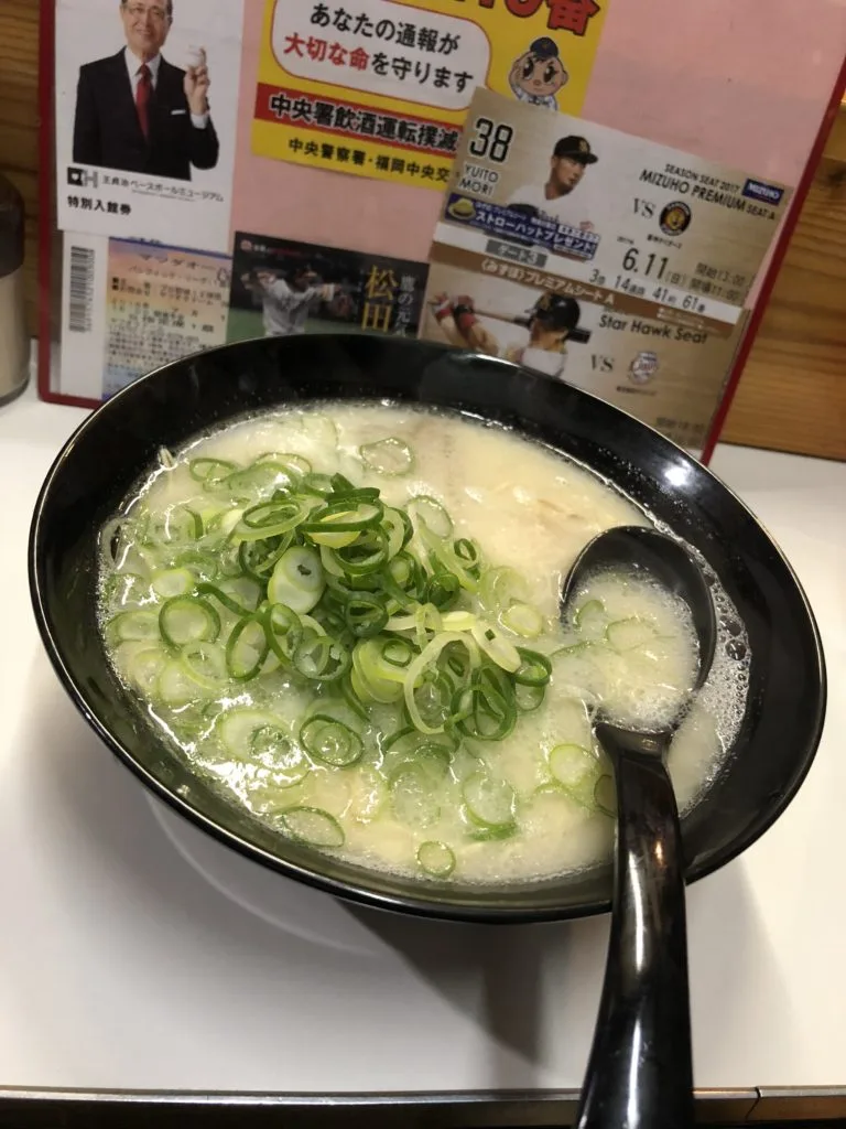 おすすめの屋台 さっぱりとしてコクがある 長浜ラーメン Long Beach 3