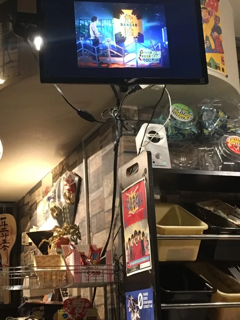【親富孝通り】駄菓子食べ放題!駄菓子とファミコンが楽しめる異色のバー 6