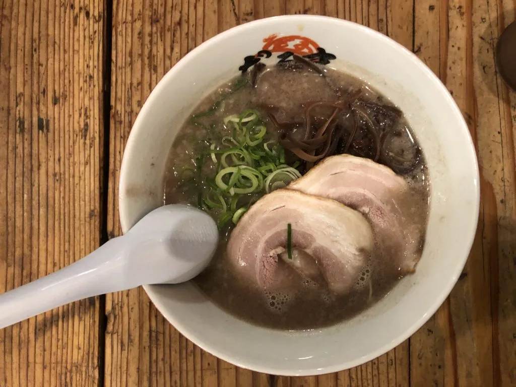元祖博多だるまで濃厚博多ラーメン。