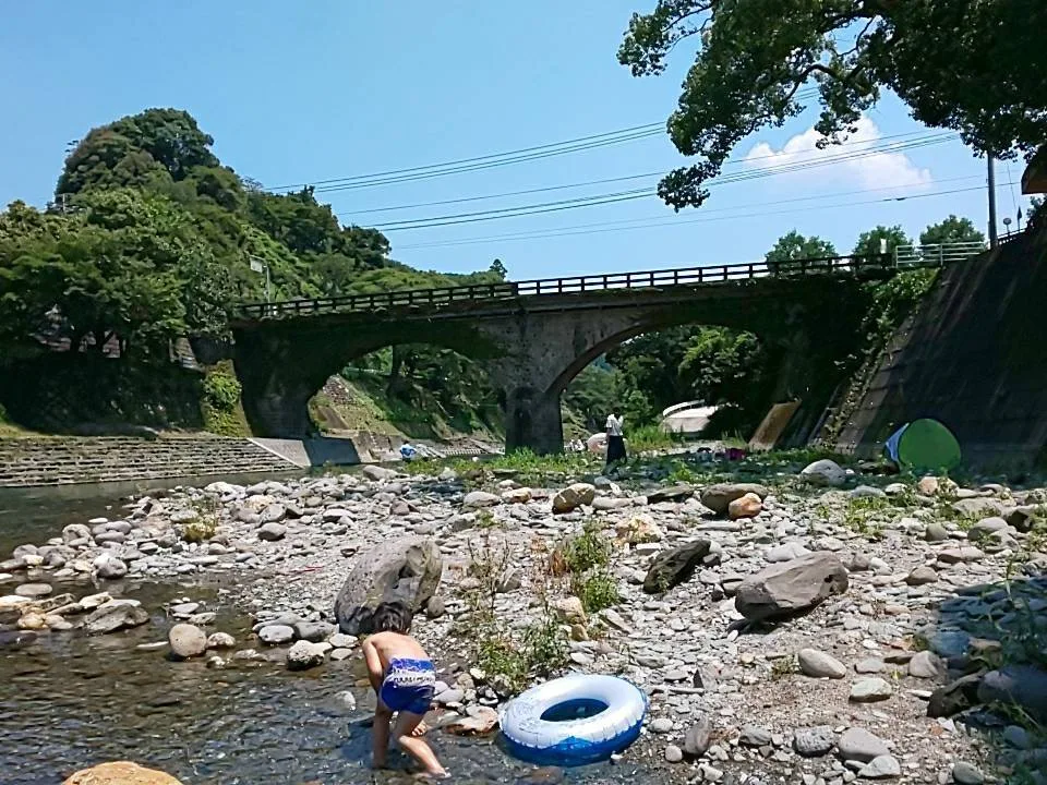 ホタルと石橋の里公園 子供から大人まで水遊びが楽しめます