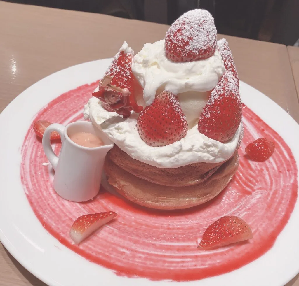 【生ミルキークリームの苺パンケーキ】天神でゆったりカフェ🥞✨