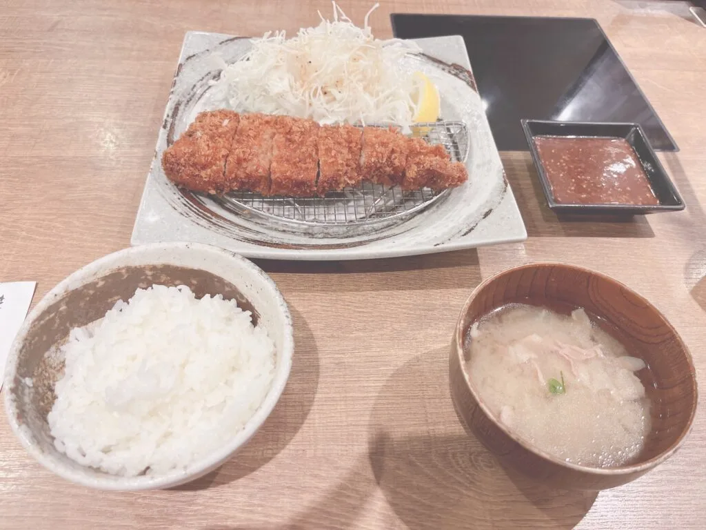【三匹の黒豚】美味しさの秘密は”かごしま黒豚”🐖✨
