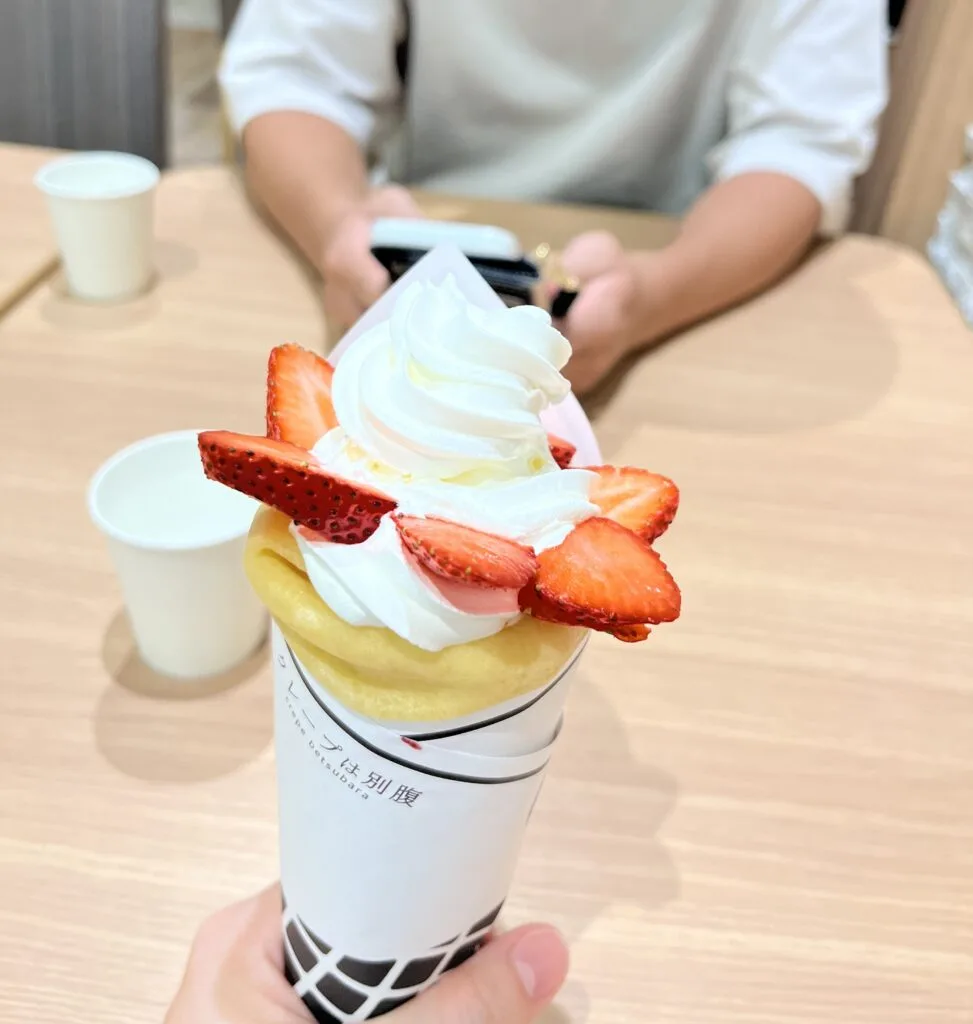 【クレープは別腹】九州初進出！ふわもち生地のいちごクレープ食べてきたよ🍓💕